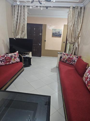 Posezení v ubytování Stylish 2BR apartment by Marjane- 20 min to grand stadium