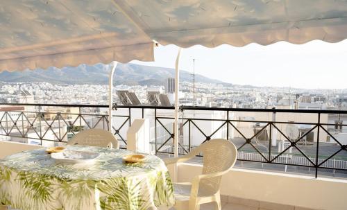 Rooftop Penthouse with City & Mountain Views, Private Parking - Next to the Metro