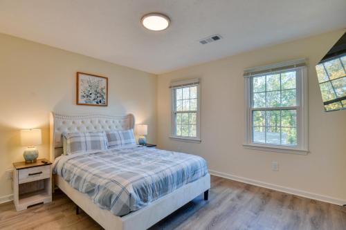 Ένα ή περισσότερα κρεβάτια σε δωμάτιο στο Fully Updated! Suburb Stay Near Sugarloaf Mills