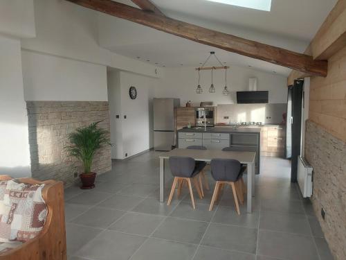 Η κουζίνα ή μικρή κουζίνα στο La Grange