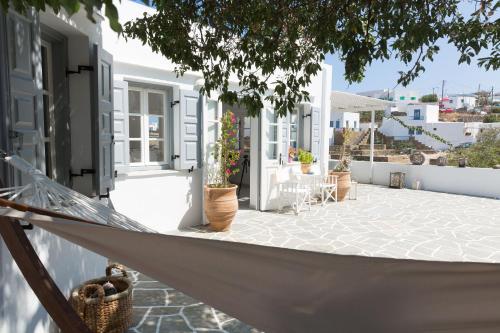 Gallery image of Nissos Suites in Apollonia