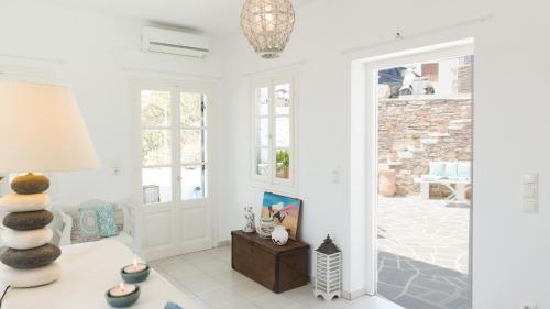 Gallery image of Nissos Suites in Apollonia