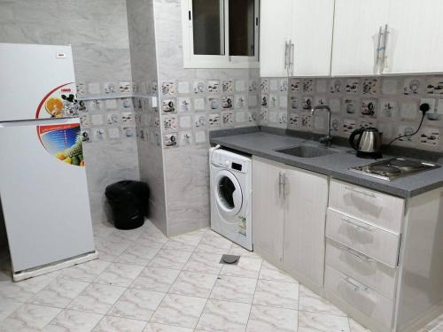 Kuchyň nebo kuchyňský kout v ubytování فندق نجمه الشمس