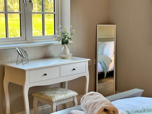 Fotografie z fotogalerie ubytování The Lodge 2bed retreat steps from Kennet & Avon Canal v destinaci Bishops Cannings