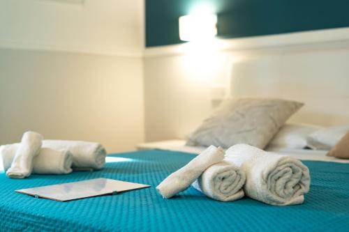 Ένα ή περισσότερα κρεβάτια σε δωμάτιο στο Royal Rooms Portici