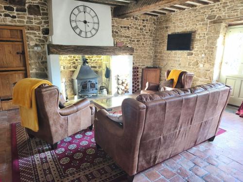 TV a/nebo společenská místnost v ubytování Le cottage de Maddie - charme, calme et authenticité