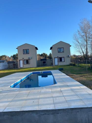 Πισίνα στο ή κοντά στο Cabañas amaia