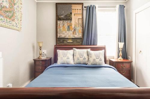 a bedroom with a bed with blue sheets and pillows at Serene Private Suite Patio Upscale Berkeley in Berkeley