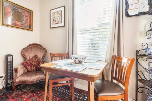 a dining room with a table and chairs and a window at Serene Private Suite Patio Upscale Berkeley in Berkeley