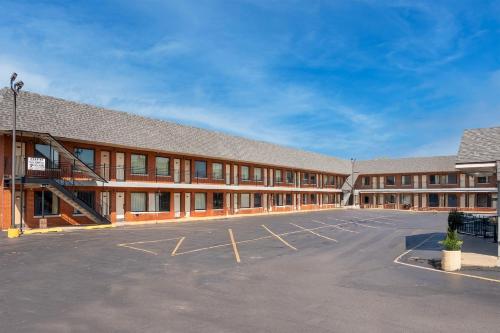 an empty parking lot in front of a building at Hotel O Miami Inn & Suites Chicago Midway Airport in Chicago