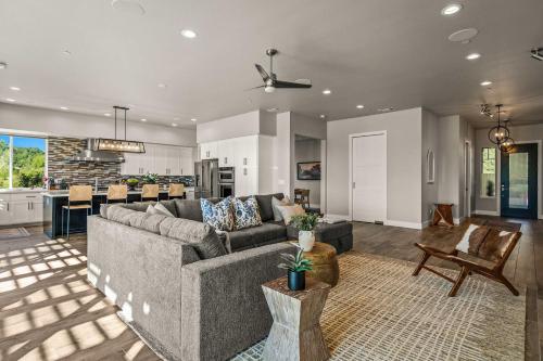 Χώρος καθιστικού στο The Overlook Family Home by Sonoma Stays