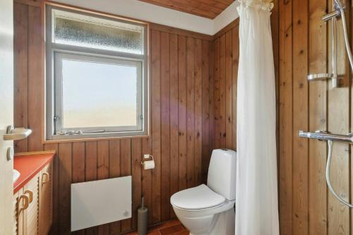 Ένα μπάνιο στο Wooden House By Sletterhage Lighthouse On Helgenæs