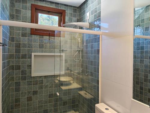 Koupelna v ubytování Aptos em cond. c/ Piscina e Churrasqueira, Imbassaí - FOSs