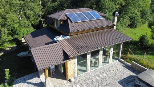 Het gebouw waarin het vakantiehuis zich bevindt