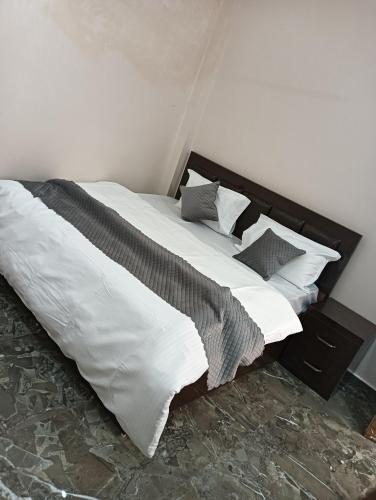 Postel nebo postele na pokoji v ubytování Shri shyam place