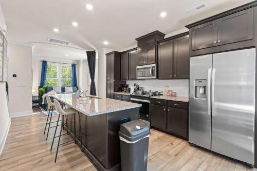 Köök või kööginurk majutusasutuses Luxurious King 3BR Townhouse in Uptown CLT!