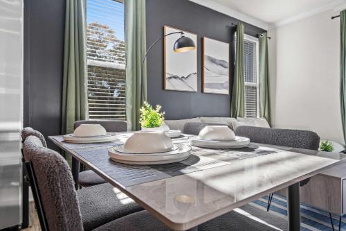 Istumisnurk majutusasutuses Luxurious King 3BR Townhouse in Uptown CLT!