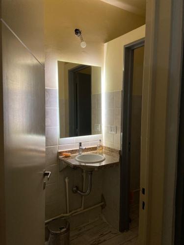 a bathroom with a sink and a mirror at Hostel Nueva cordoba Subte Uno in Córdoba