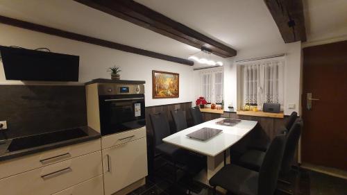 Kuchyň nebo kuchyňský kout v ubytování Exklusives Altstadthaus mit Schlossblick zentral in Wernigerode