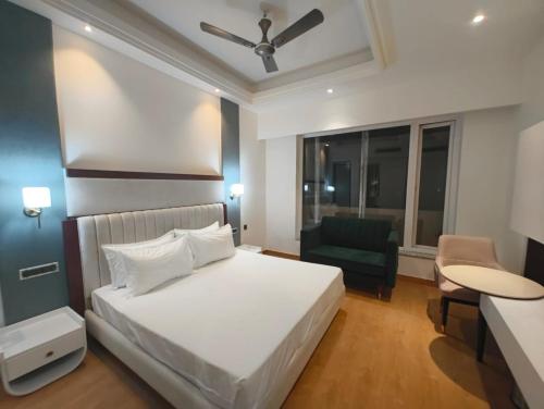 Giường trong phòng chung tại Hotel Pacific Primee