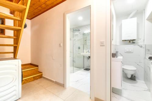 Un baño de House Majda