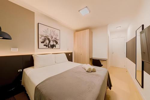 Ένα ή περισσότερα κρεβάτια σε δωμάτιο στο Aconchego, privacidade no centro, Joinville