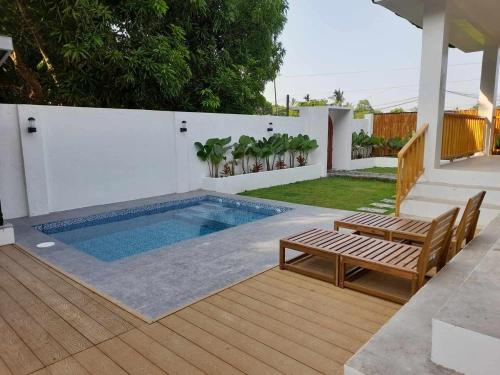 Πισίνα στο ή κοντά στο ScandiTropical Lagoon Villa Pool & Garden laguna