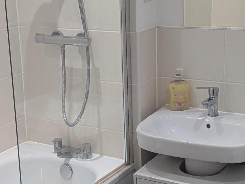 Ένα μπάνιο στο Broad Lane