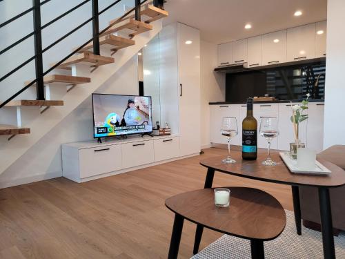 Kuhinja ili čajna kuhinja u objektu Dua Duplex
