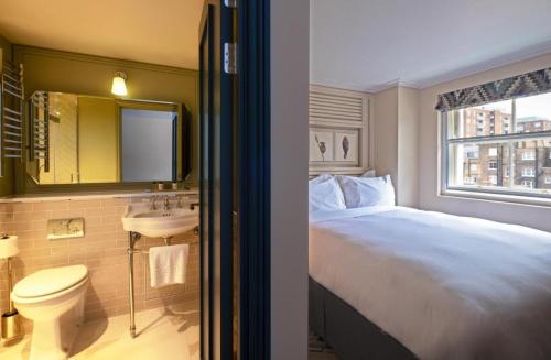 Ένα μπάνιο στο Lucky inn