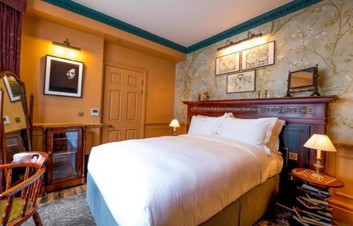 Ένα ή περισσότερα κρεβάτια σε δωμάτιο στο Lucky inn