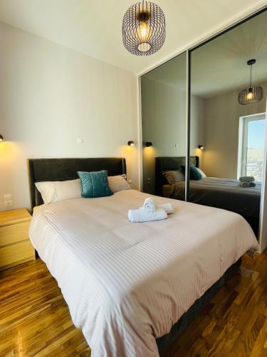 a bedroom with a large bed with a large mirror at Casa del Rey in Piraeus