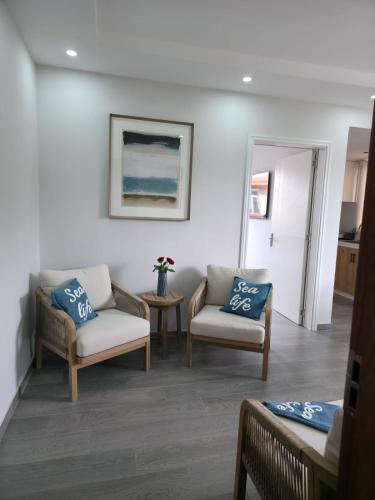 Sea'Amore - Modern & Luxury Apartment - 7mins walk to Flic en Flac Beach - Covered Parking - WiFi - Easy Living & Self Catering with Premium Amenities