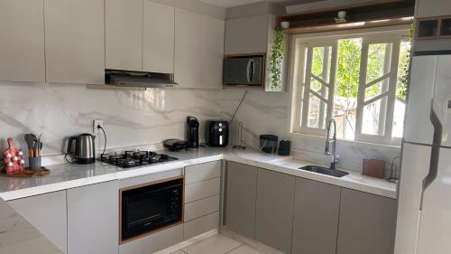 Kuchyň nebo kuchyňský kout v ubytování Deise Carla adur