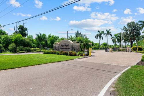 Foto de la galería de Royal Sereni Tee - Cape Royal Golf Community en Matlacha