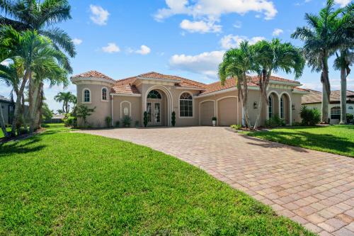 Foto de la galería de Royal Sereni Tee - Cape Royal Golf Community en Matlacha