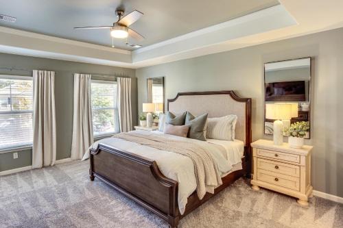 Voodi või voodid majutusasutuse Explore Beaches and May River! Family Bluffton Home toas