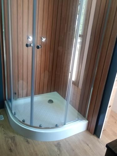 Ένα μπάνιο στο Container House