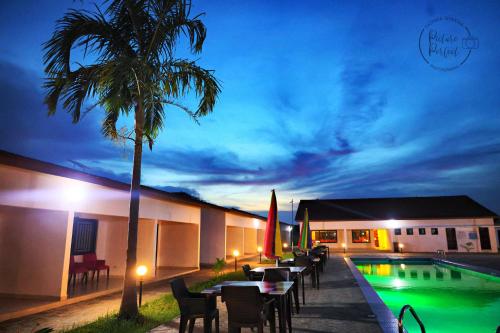 Bazén v ubytování The Haven Sun N' Fun Hotel nebo v jeho okolí