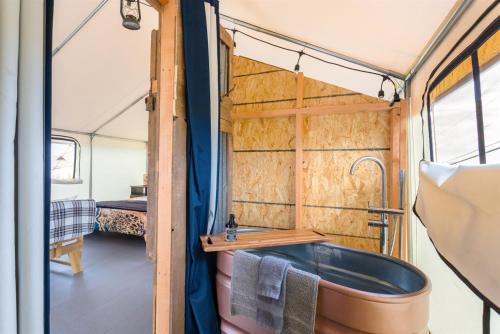 Ένα μπάνιο στο Cozy Old West Retreat by Tombstone