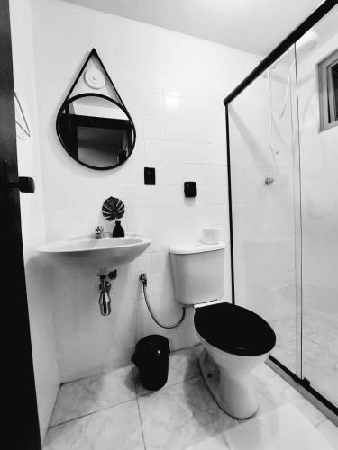 a bathroom with a toilet and a sink at studio estilo industrial Centro in Campos dos Goytacazes