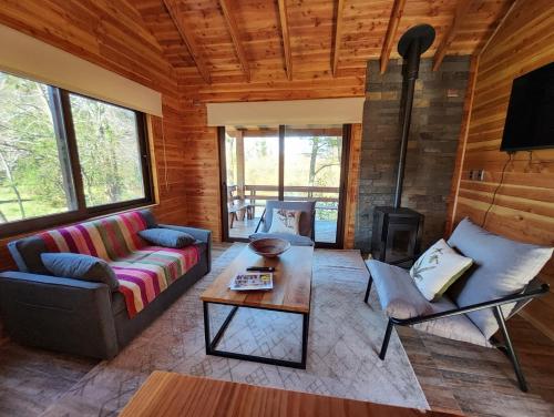 a living room with a couch and a fireplace at Alto Terralis in Minetué