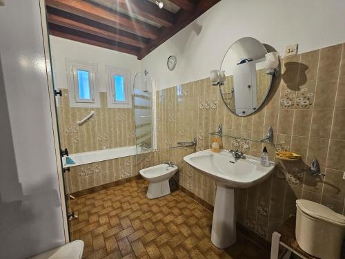 Et badeværelse på Villa La Chêneraie 10 personnes