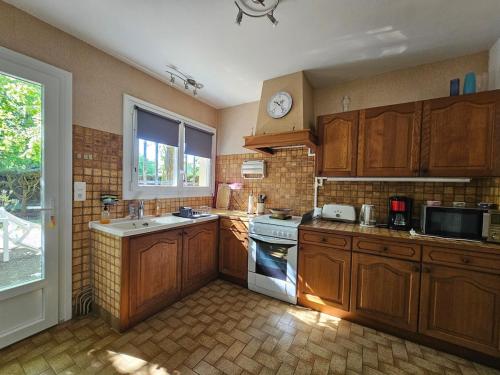 Køkken eller tekøkken på Villa La Chêneraie 10 personnes