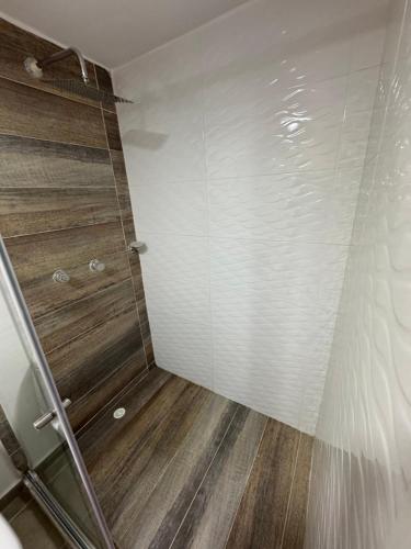 Et badeværelse på Apartamento en Armenia, Conjunto residencial Ambar reserva