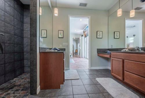 Φωτογραφία από το άλμπουμ του The Edison - Walking Distance to Gulf Course and Edison-Ford Winter Home σε Φορτ Μάγιερς