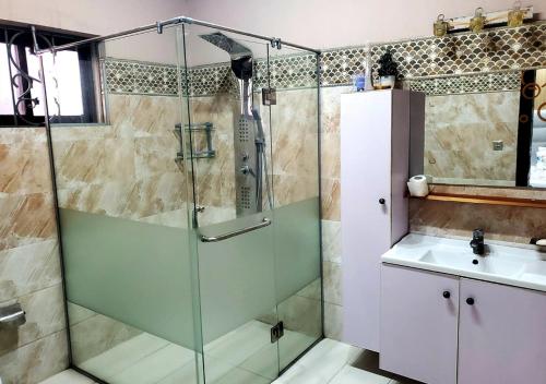 Koupelna v ubytování Stylish Furnished Home in Lahore Near Wapda Town