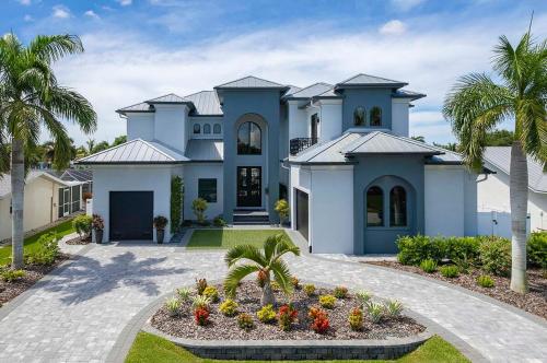 Gallery image of Viking Estates Luxury Waterfront Pool Dock and Views in Cape Coral