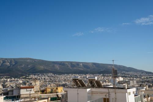 Rooftop Penthouse with City & Mountain Views, Private Parking - Next to the Metro
