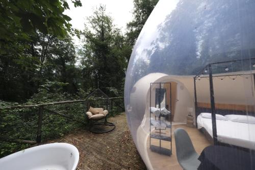 Et badeværelse på La Luna sul Bosco Bubble Rooms
